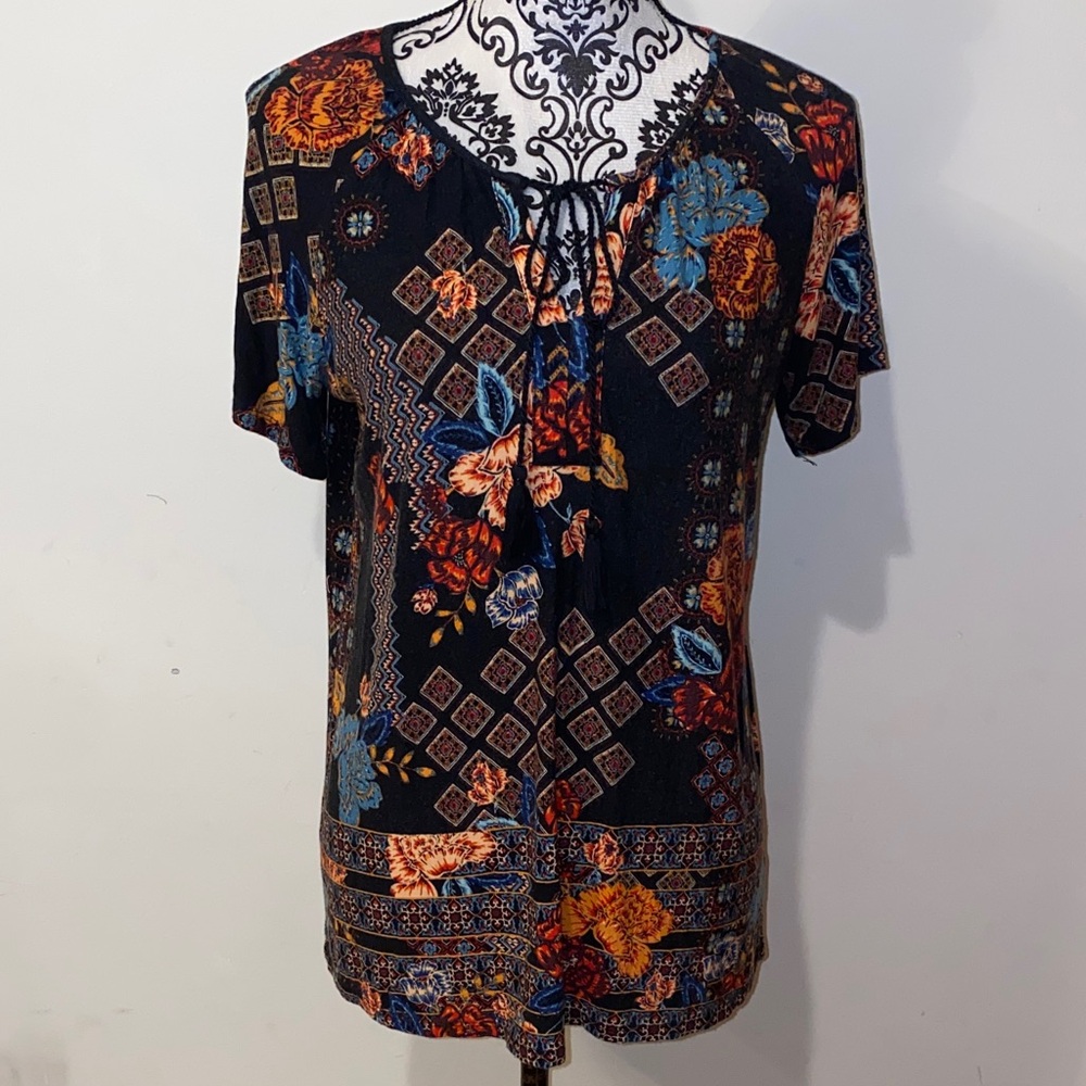 5/$25 Chic Women's Patterned Short Sleeve Blouse Size Medium